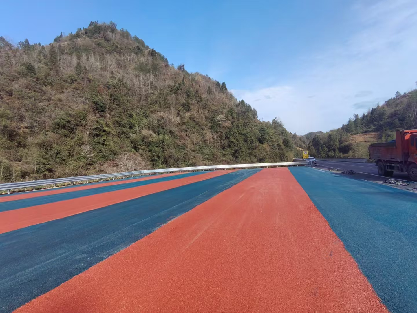 Clear asphalt binder for manufacturing durable and vibrant colored asphalt pavements.It bonds aggregates firmly while retaining true, bright colors without pigment masking.